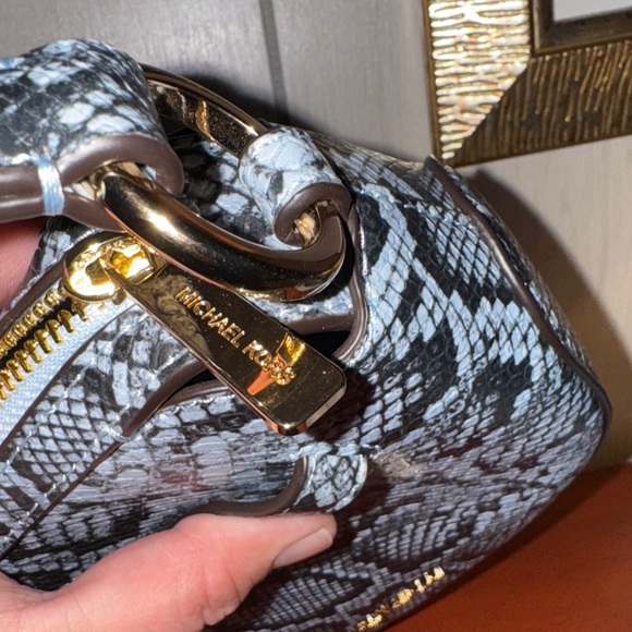 💙🖤🐍Michael Kors Black and White Snake Print Crossbody Bag - Picture 8 of 8